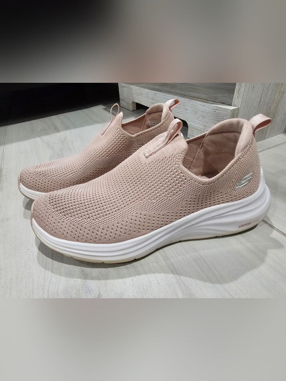 Skechers Vapor Foam Womens Slip-On Knit Walking Shoes - Light Pink Size 7.5